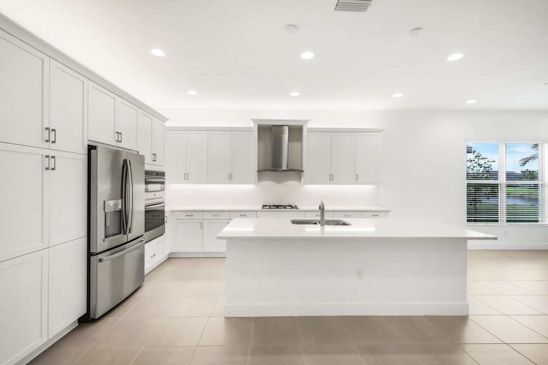 11805 Drake Ln, Naples, FL 34120