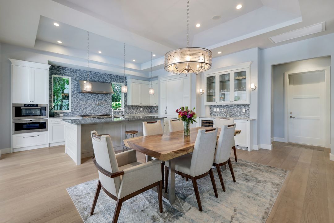 875 Wedge Dr, Naples, FL 34103