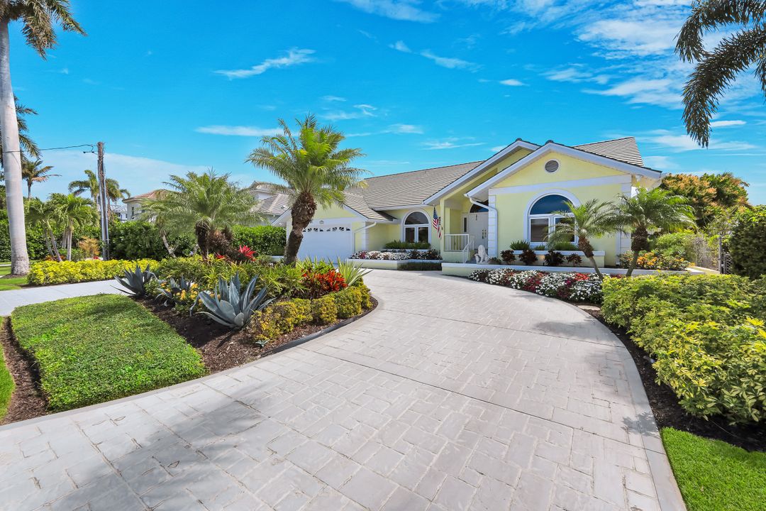 2147 Snook Dr, Naples, FL 34102