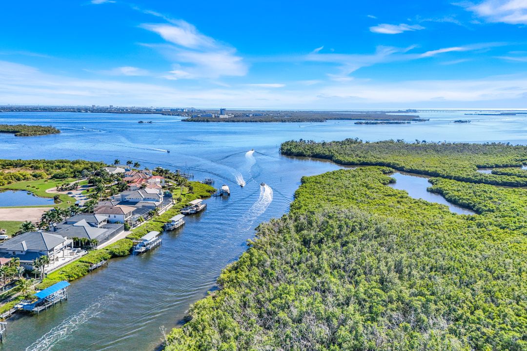 1518 Hermitage Ln, Cape Coral, FL 33914