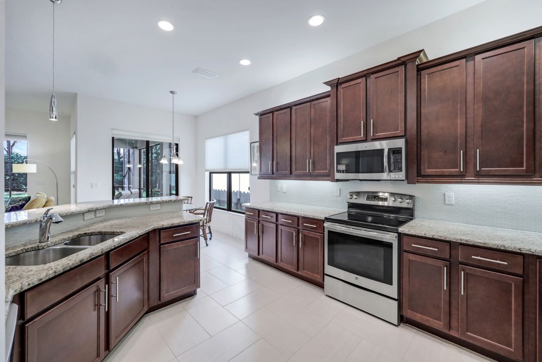 3267 Pacific Dr, Naples, FL 34119
