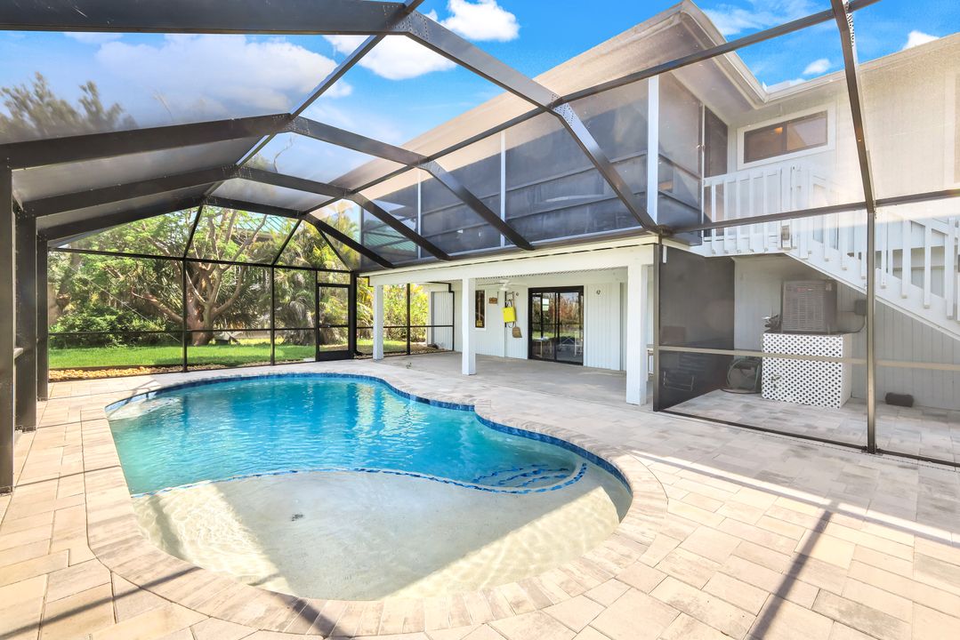 647 Rabbit Rd, Sanibel, FL 33957