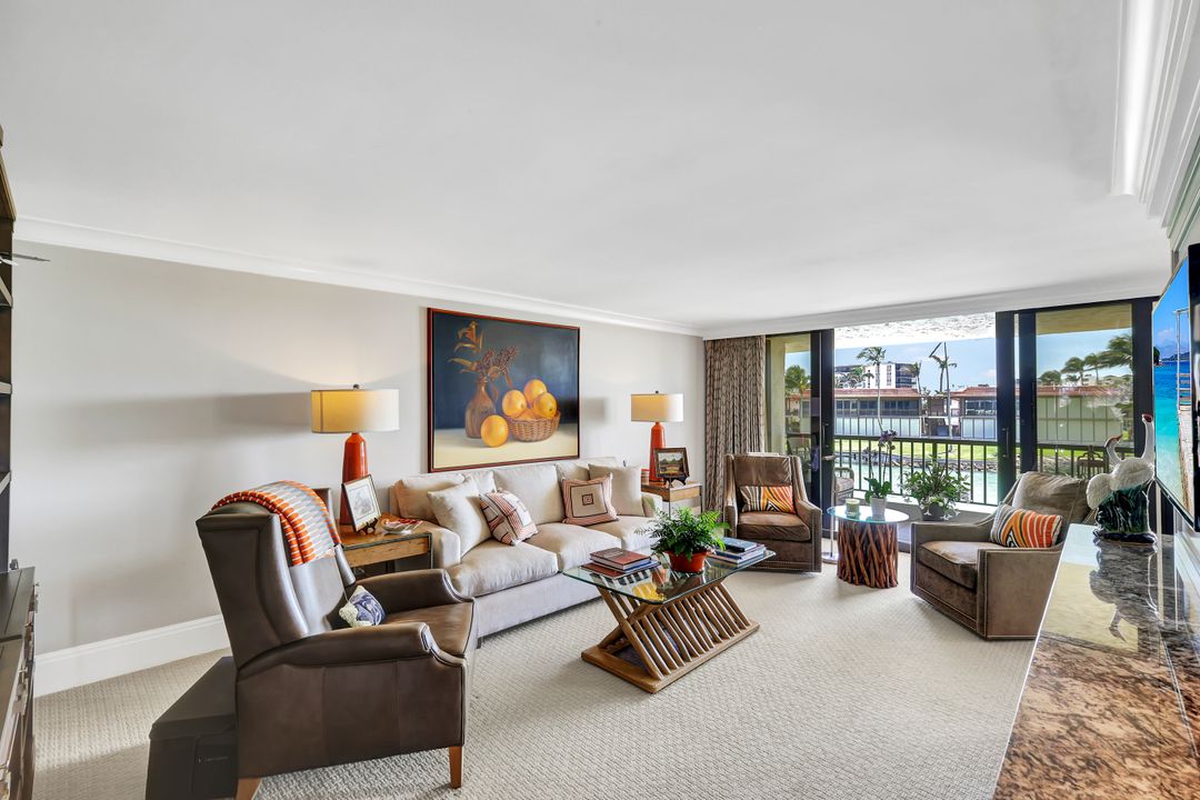 2302 Gulf Shore Blvd N, Naples, FL 34103