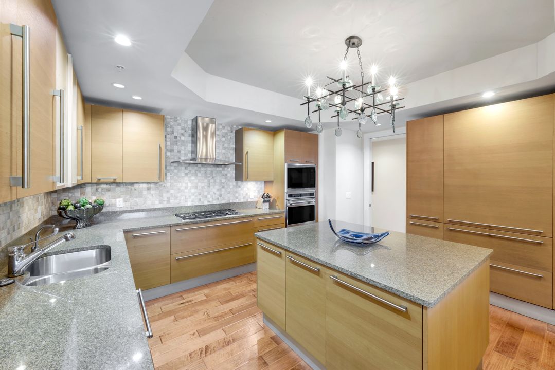 13675 Vanderbilt Dr #406, Naples, FL 34110