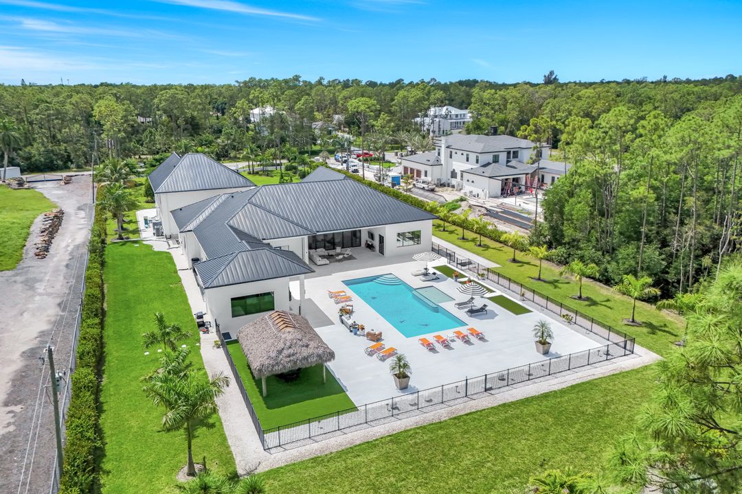 6677 Hunters Rd, Naples, FL 34109