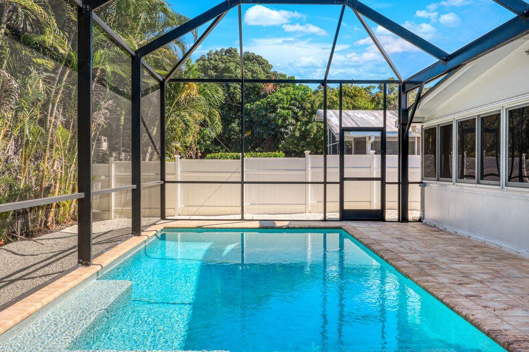 825 93rd Ave N, Naples, FL 34108