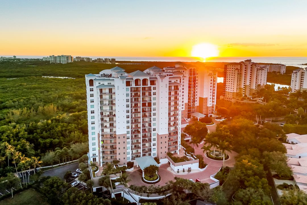 455 Cove Tower Dr #902, Naples, FL 34110