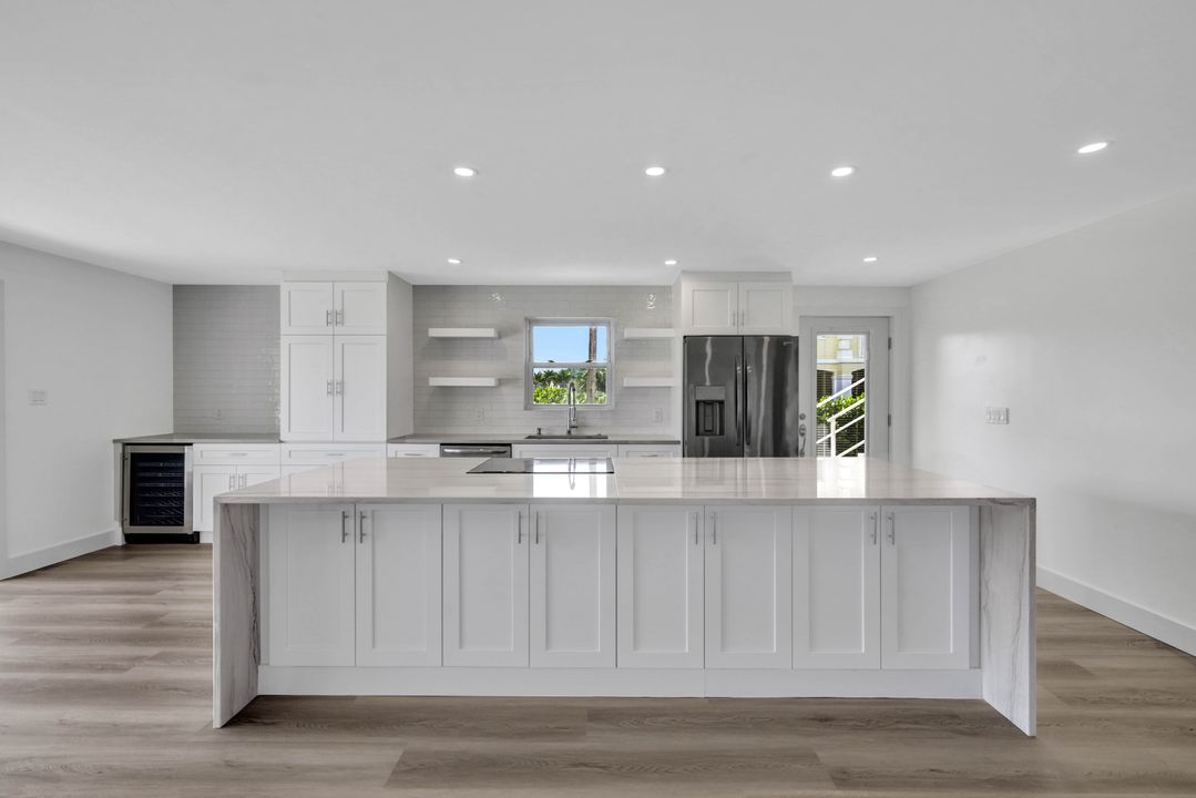 1910 Gulf Shore Blvd N, Naples, FL 34102