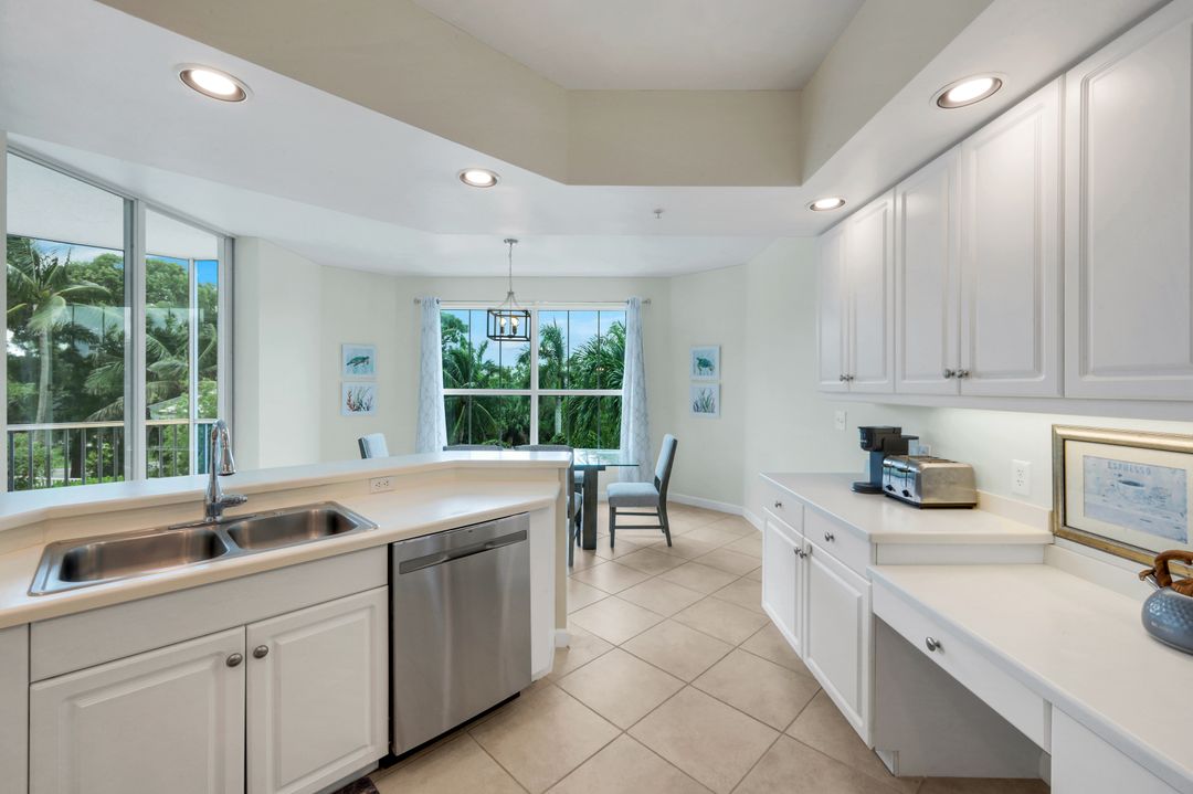 300 Dunes Blvd #203, Naples, FL 34110