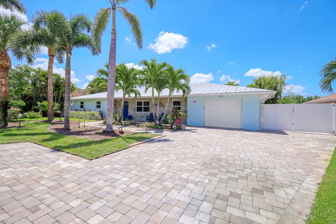 832 97th Ave N, Naples, FL 34108