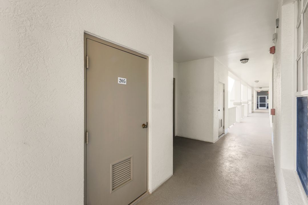 8247 Parkstone Pl #205, Naples, FL 34120