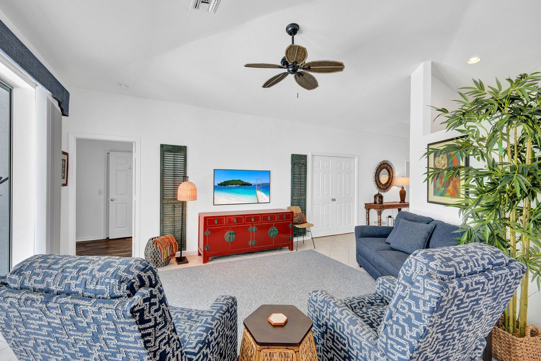 484 Crossfield Cir, Naples, FL 34104