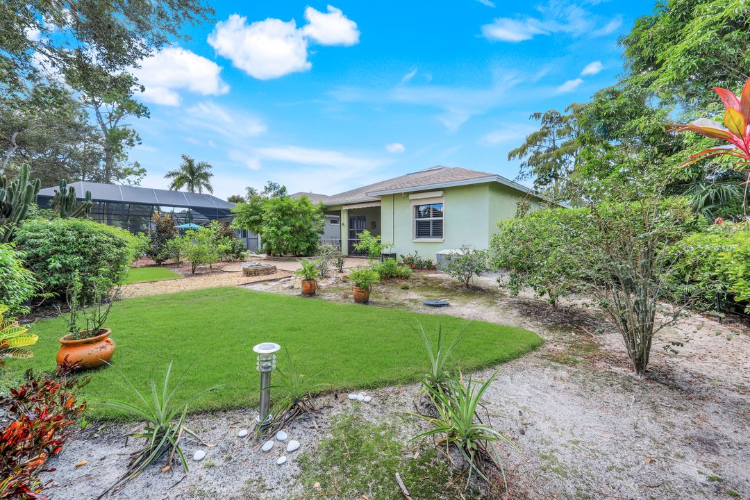 200 Stanhope Cir, Naples, FL 34104