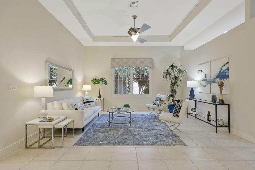 910 Villa Florenza Dr, Naples, FL 34119