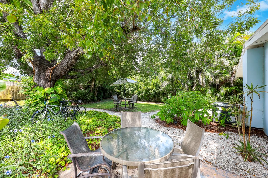 631 108th Ave N, Naples, FL 34108
