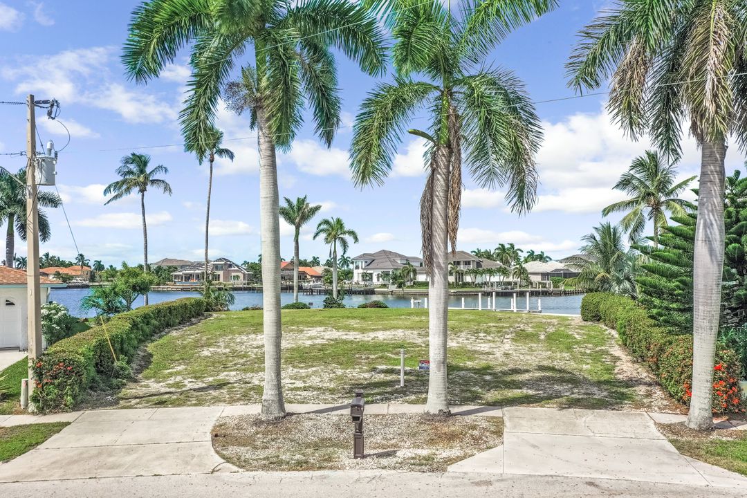 1072 Fieldstone Dr, Marco Island, FL 34145