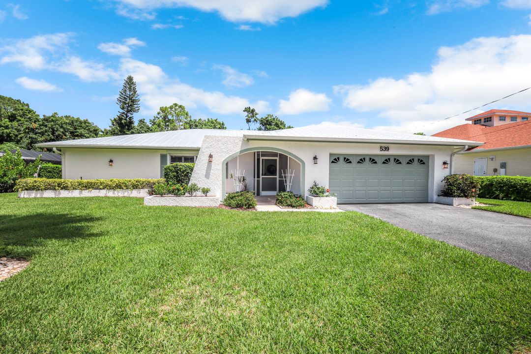 539 Cypress Way E, Naples, FL 34110