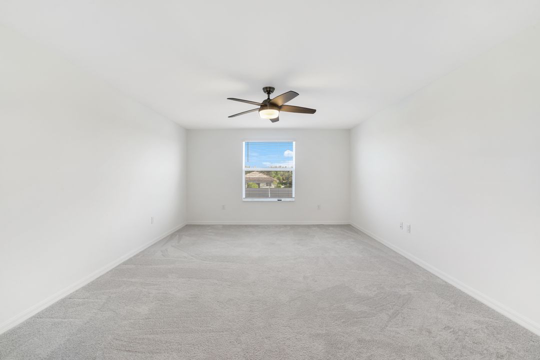 2253 Avocado Ln, Naples, FL 34120