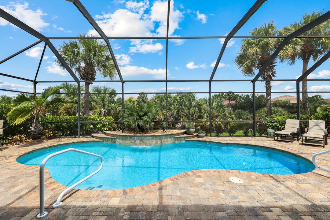 8223 Potomac Ln, Naples, FL 34104