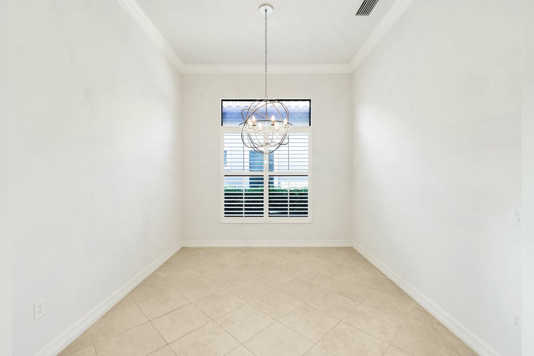 6419 Vivaldi Ct, Naples, FL 34113