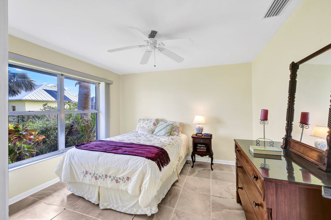 701 SW 52nd St, Cape Coral, FL 33914