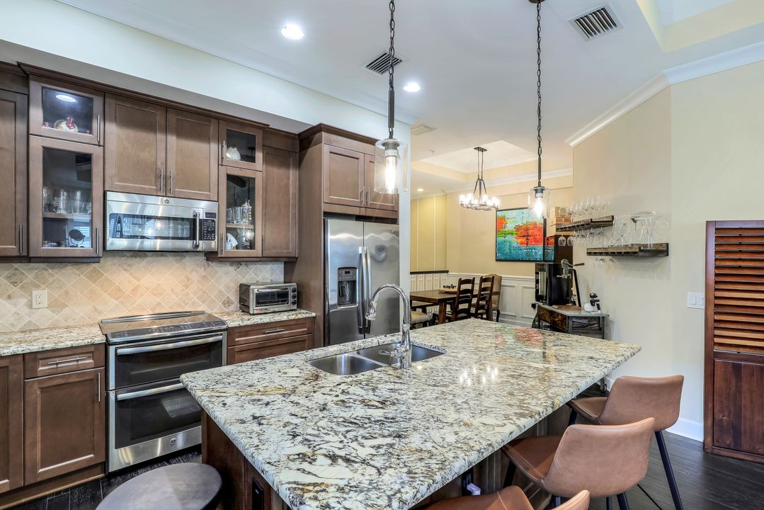 6577 Dominica Dr, Naples, FL 34113