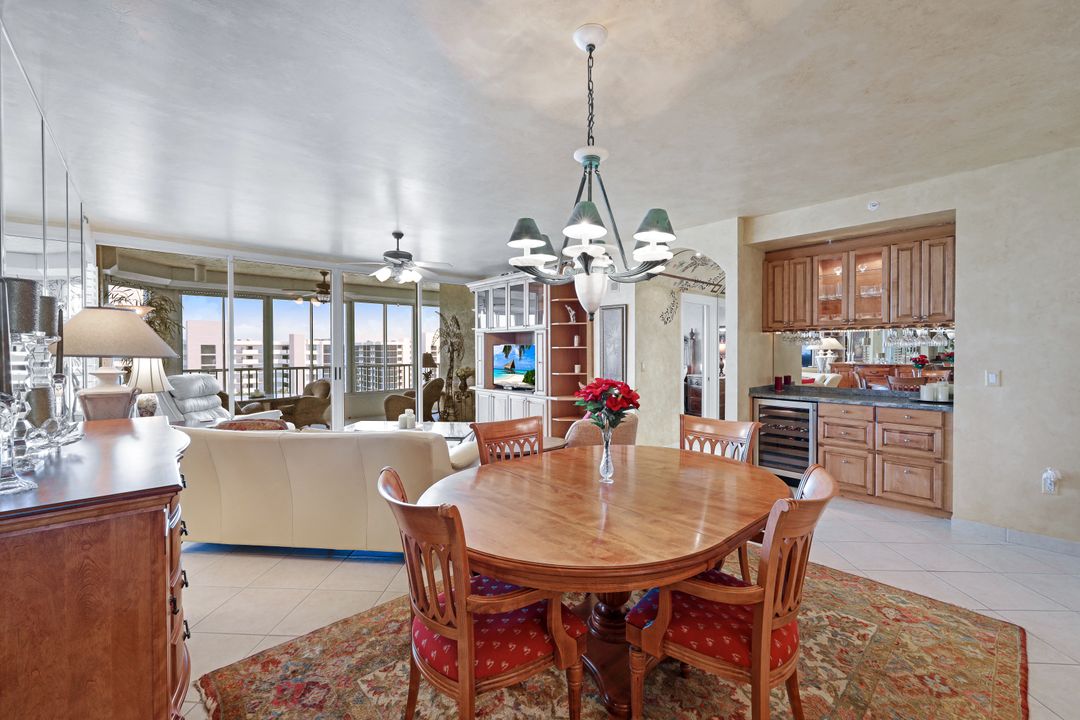 25 Bluebill Ave #1105, Naples, FL 34108