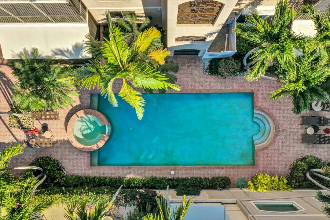 1006 5th St S, Naples, FL 34102