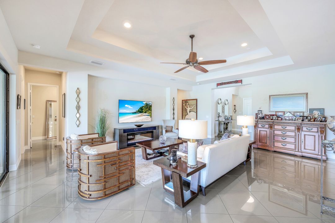 4679 Azalea Dr, Naples, FL 34119