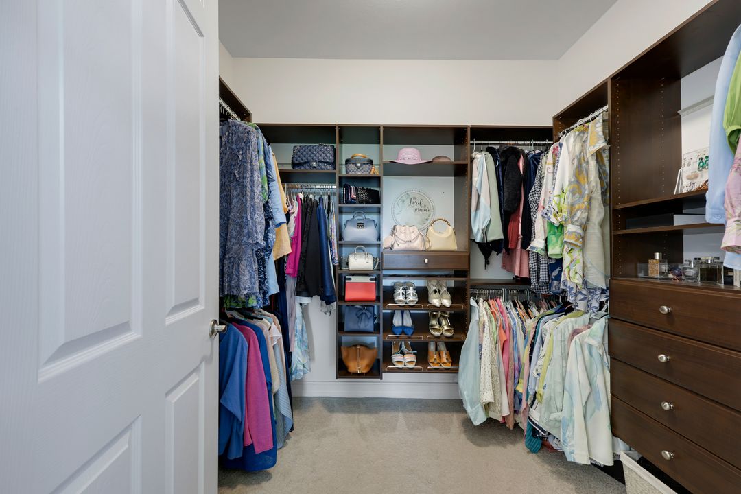 18725 Lake Hammock Dr, Naples, FL 34114
