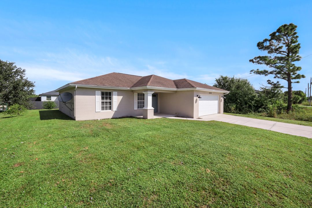 2806 22nd St SW, Lehigh Acres, FL 33976