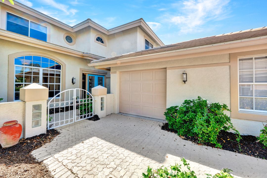 10339 Quail Crown Dr, Naples, FL 34119