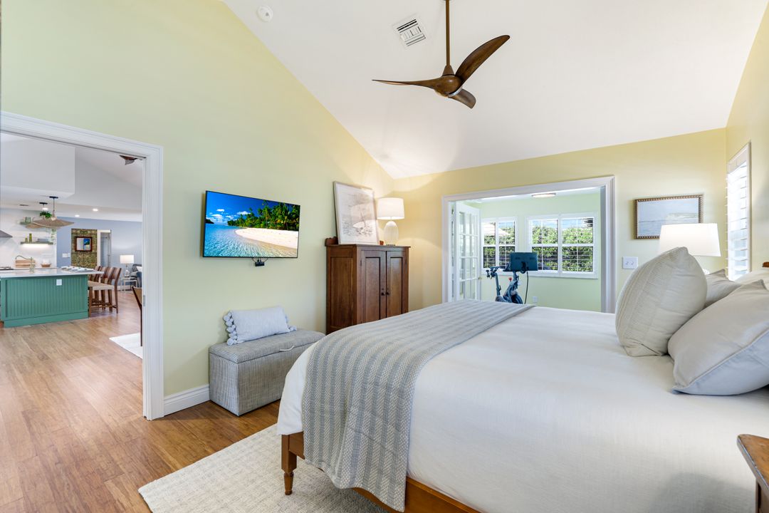 2319 Queens Way, Naples, FL 34112