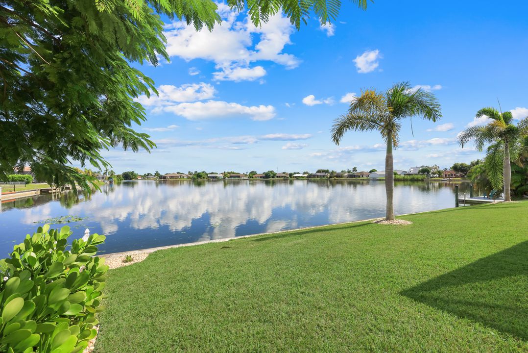 401 NE 19th Pl, Cape Coral, FL 33909