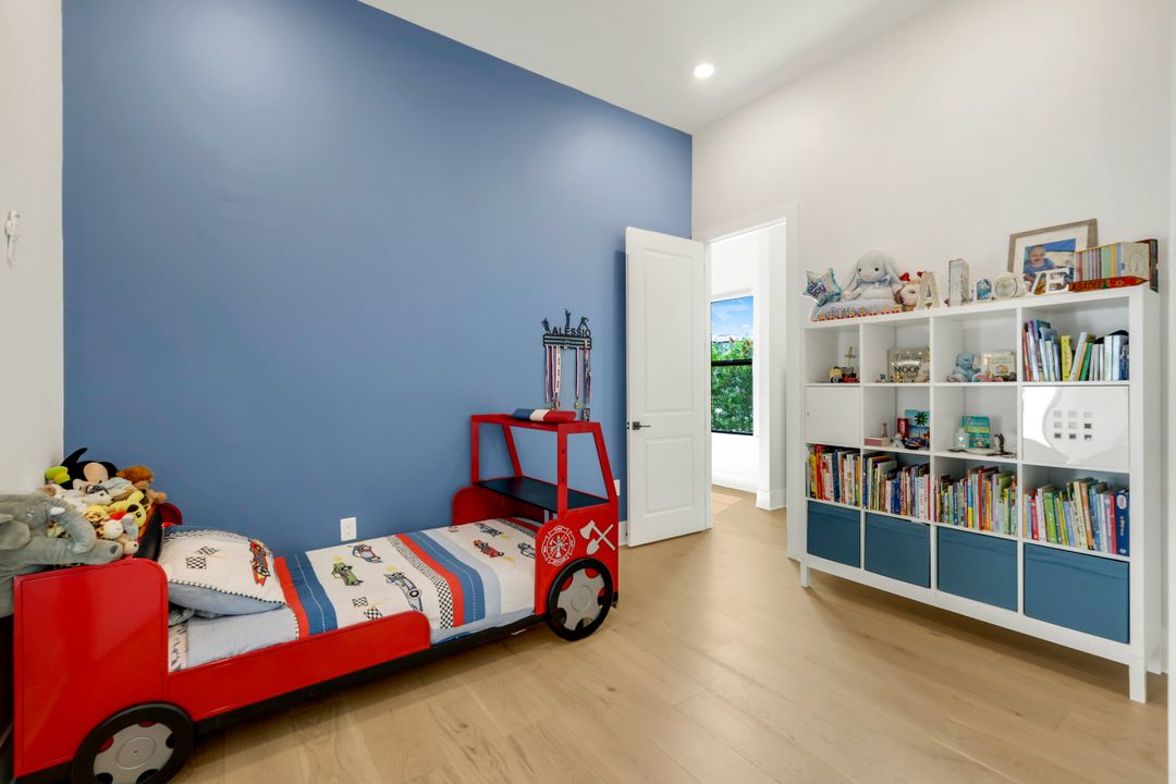 16221 Verilyn Cir, Naples, FL 34110