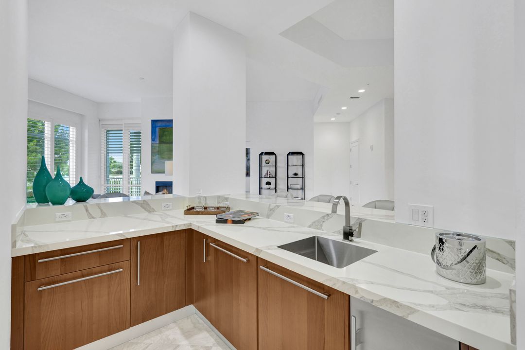 13675 Vanderbilt Dr #210, Naples, FL 34110