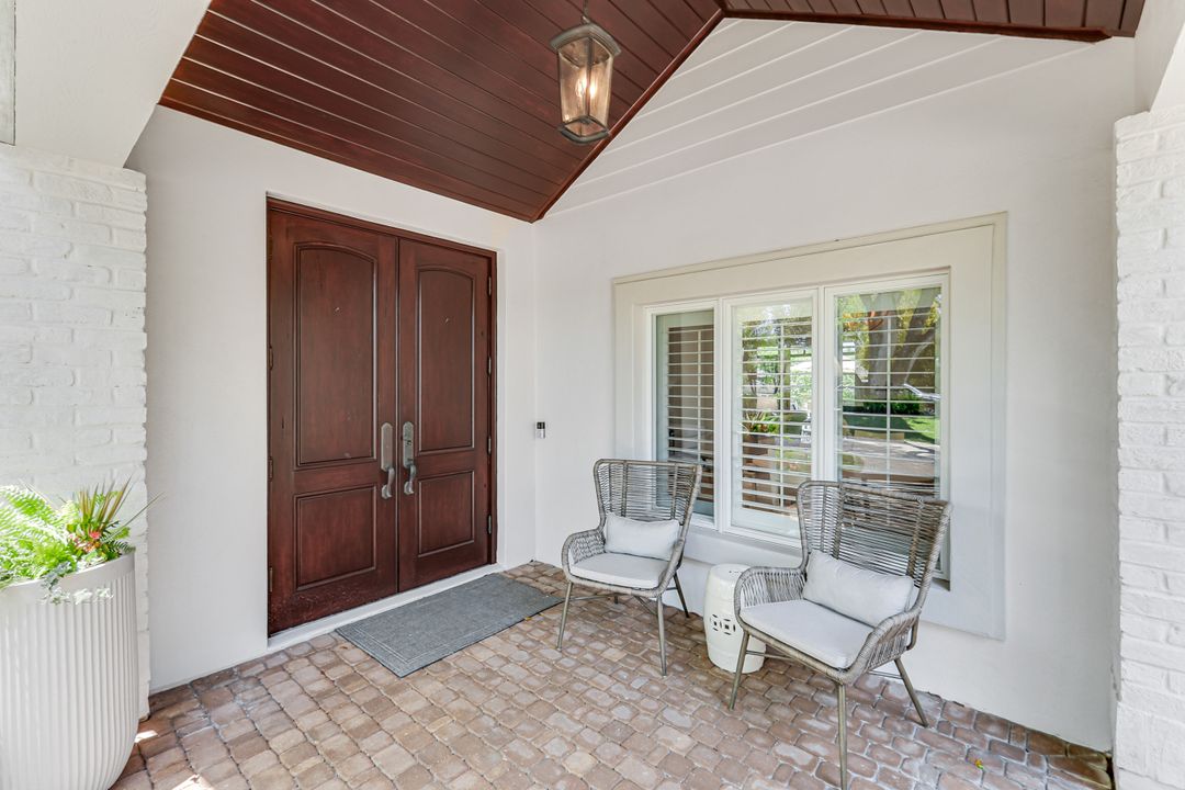 641 Pine Ct, Naples, FL 34102