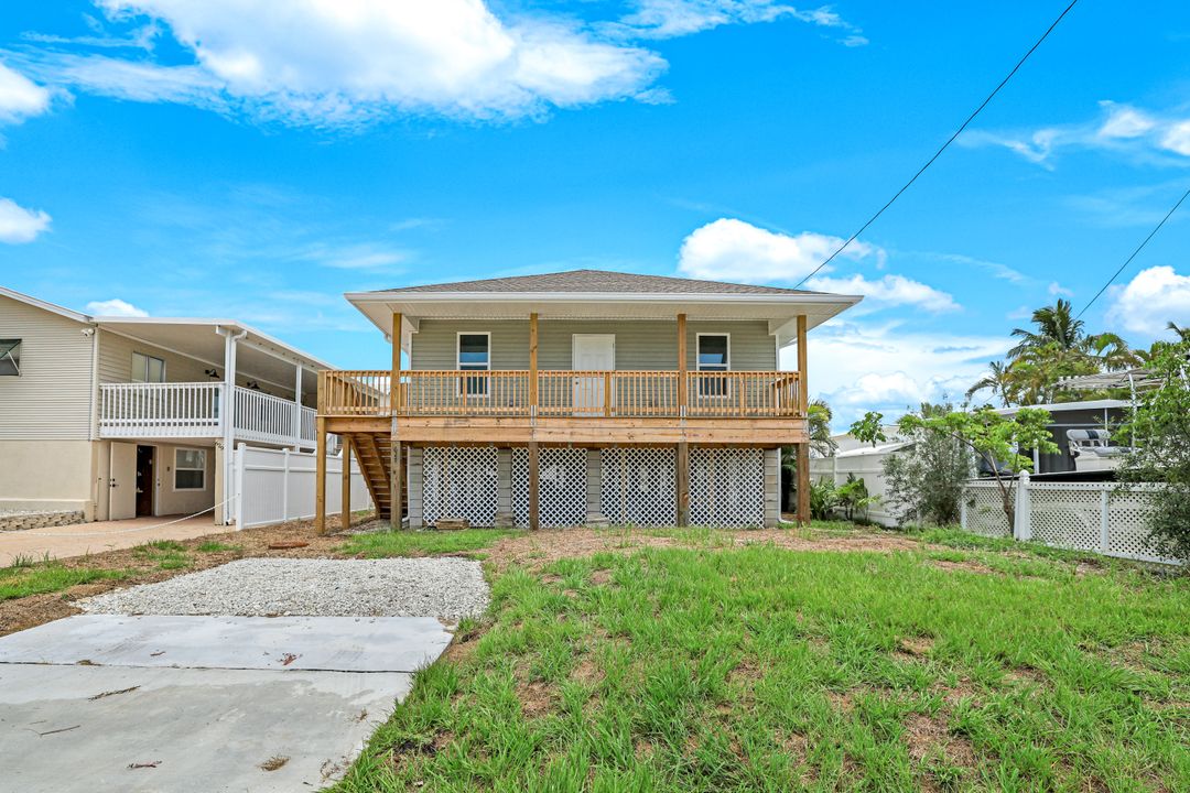 627 Palm Dr, Naples, FL 34114