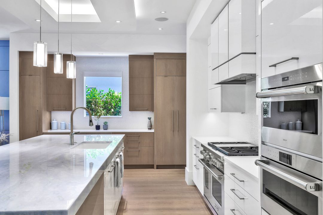 355 7th Ave S, Naples, FL 34102