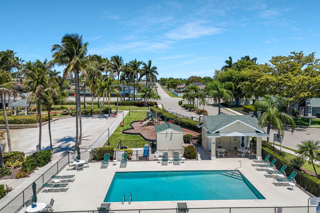 1726 Emerald Cove Cir, Cape Coral, FL 33991