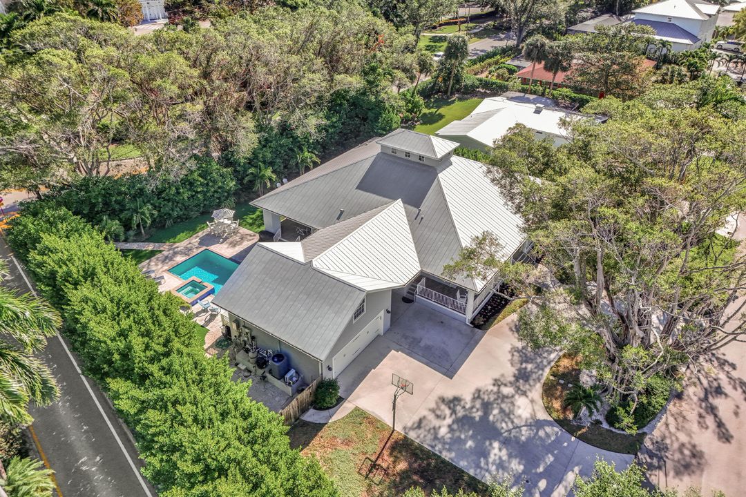 5288 Sand Dollar Ln, Naples, FL 34103