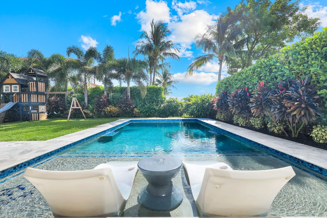 2704 Crystal Way, Naples, FL 34119