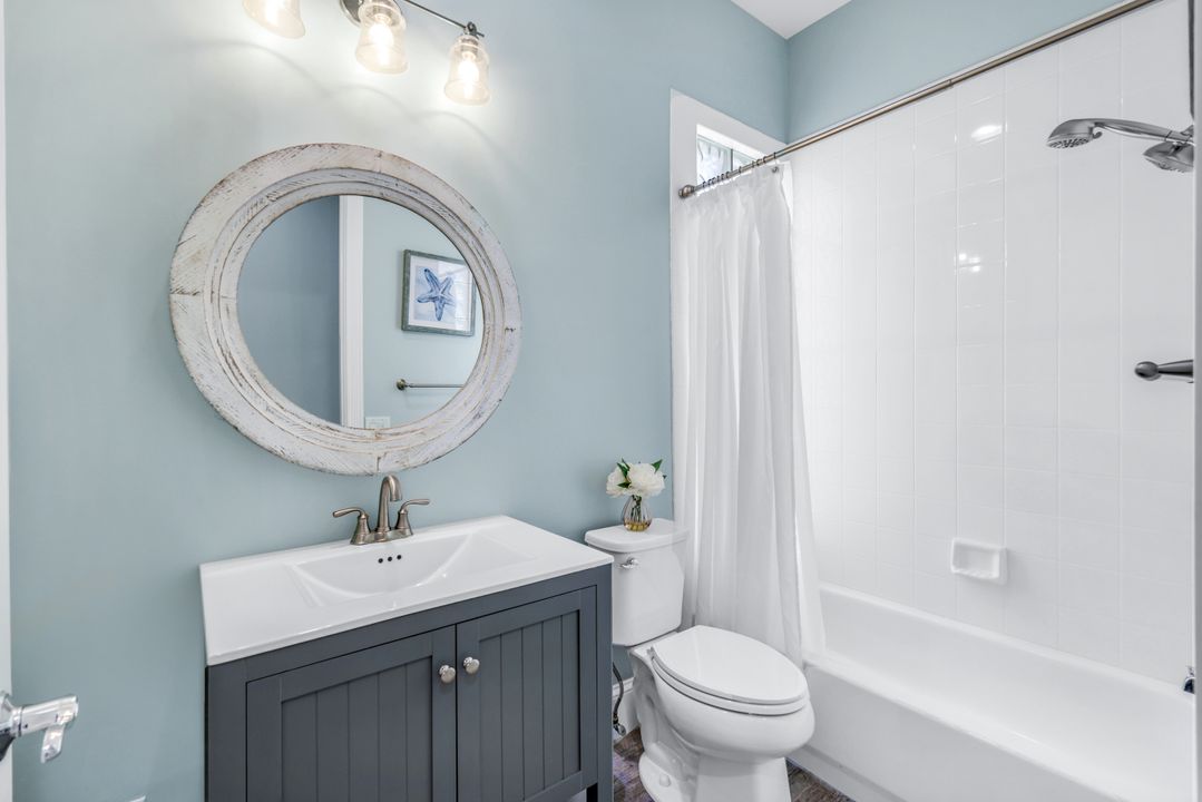 4338 Queen Elizabeth Way, Naples, FL 34119
