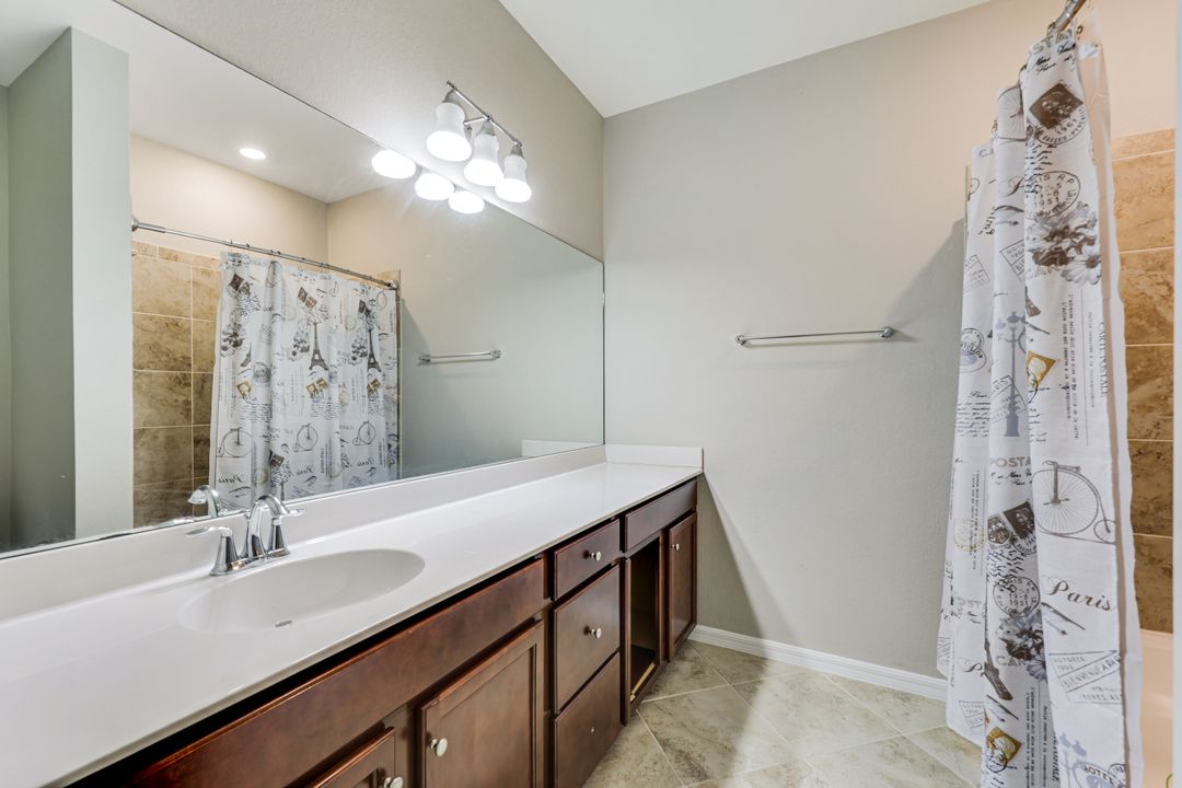 2736 Blossom Wy, Naples, FL 34120