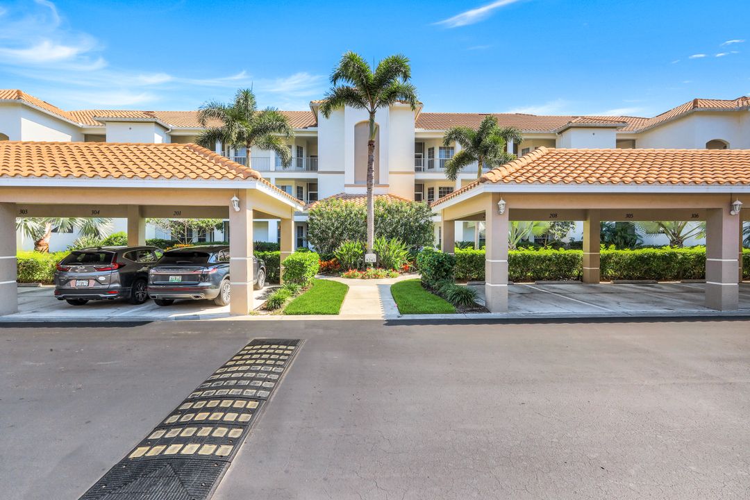 8247 Parkstone Pl #205, Naples, FL 34120