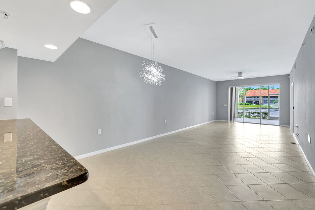 2386 Magnolia Ave #15, Naples, FL 34112