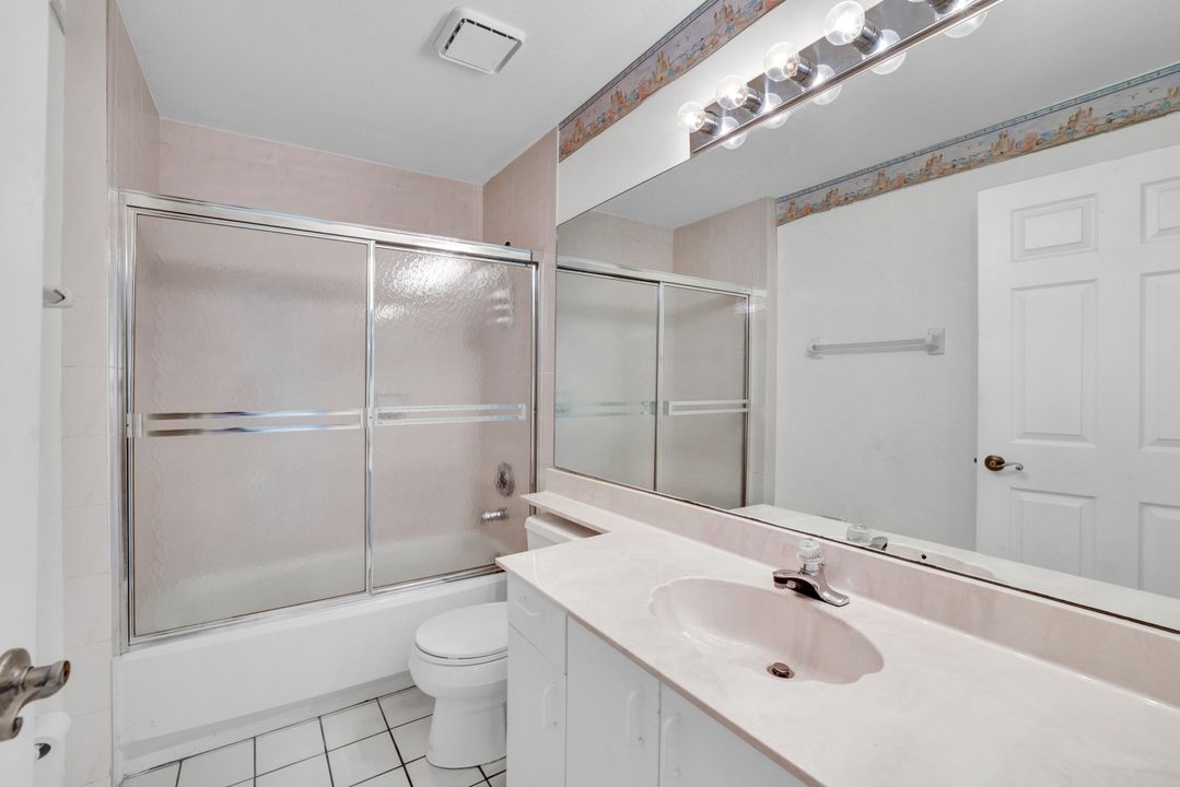 2372 Hidden Lake Dr #08, Naples, FL 34112