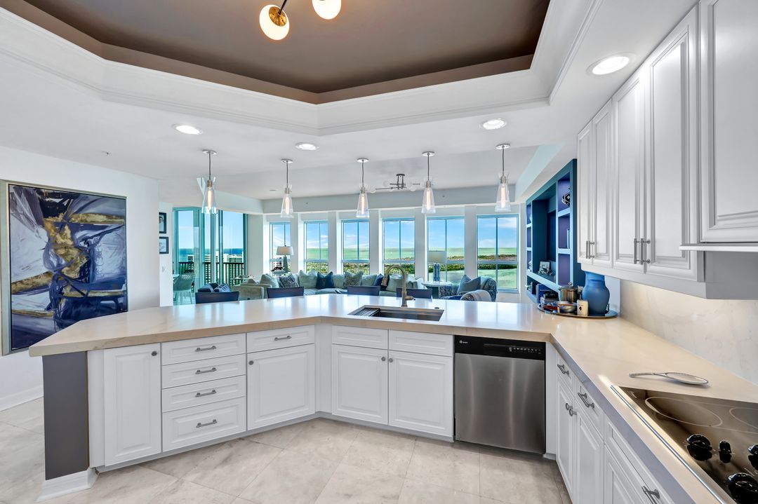 295 Grande Way #1403, Naples, FL 34110