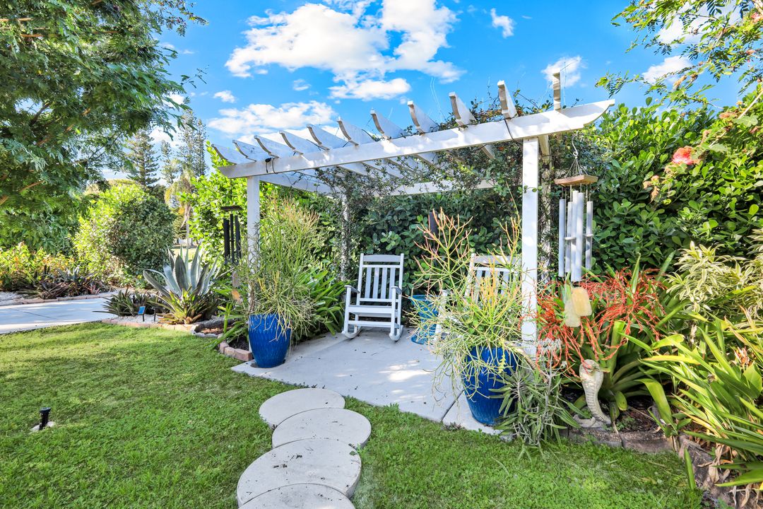 4352 Parrot Ave, Naples, FL 34104