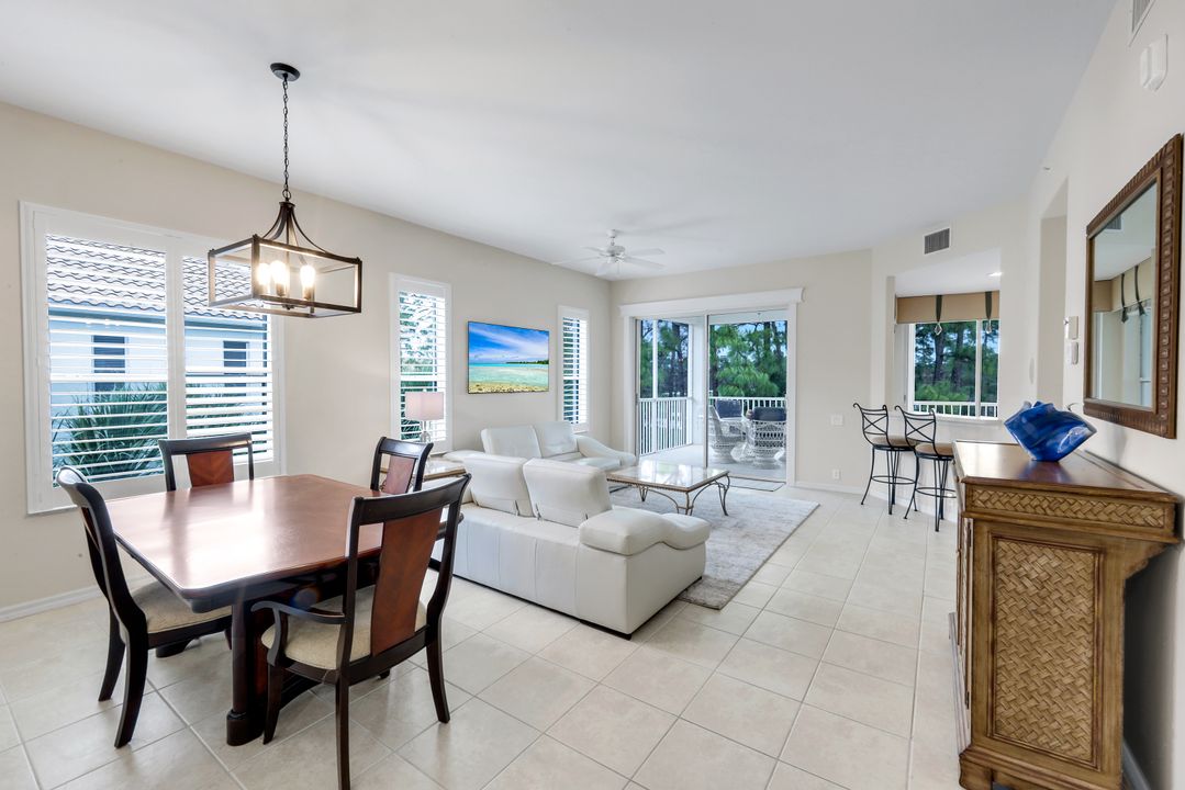 8231 Parkstone Pl #301, Naples, FL 34120